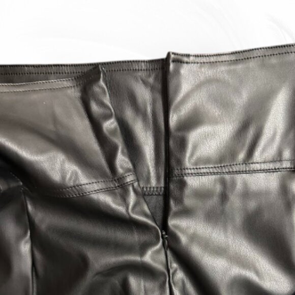Black Faux Leather Wrap Skort With Buckle Detail Size: L - Picture 5 of 8
